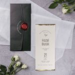Mühür Detaylı Dikey Davetiye Modeli