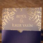 Altın Yaprak Desenli Şeffaf Davetiye - Görsel 2